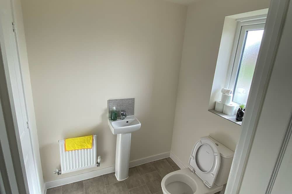 Full house- Free Parking, Wifi, and appliances to make your stay comfortable. in Kingston-upon-Hull, Yorkshire and the Humber
