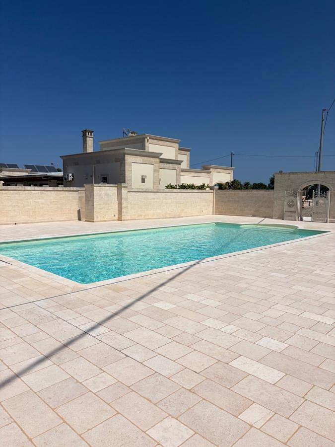 Agriturismo per 2 persone, con Terrazza e Giardino nonché Piscina a Fasano