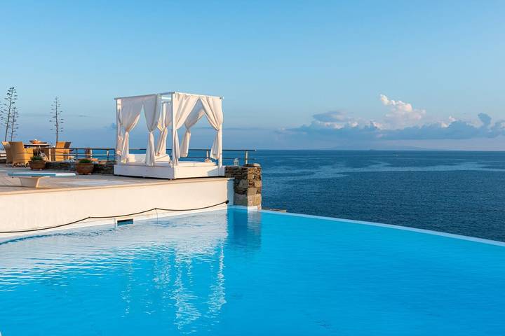 Vakantiehuis voor 21 personen, with whirlpool and tuin as well as zwembad, kindvriendelijk in Poseidonia