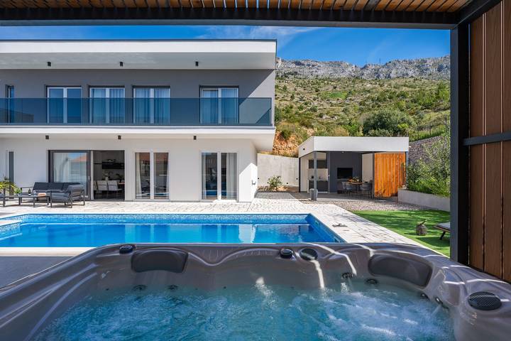 Villa for 8 personer med balkon/terrasse in Dugi Rat, Omiš-Riviera