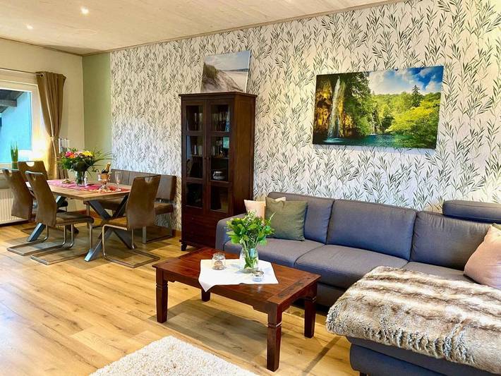 Ferienwohnung für 6 Personen, mit Balkon und Terrasse sowie Garten und Ausblick in Hallschlag