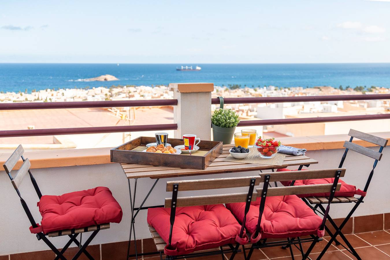 Appartement entier, Appartement 'Mirador Del San Andrés' avec vue sur la mer, Wi-Fi et climatisation in Carboneras, Costa de Almería