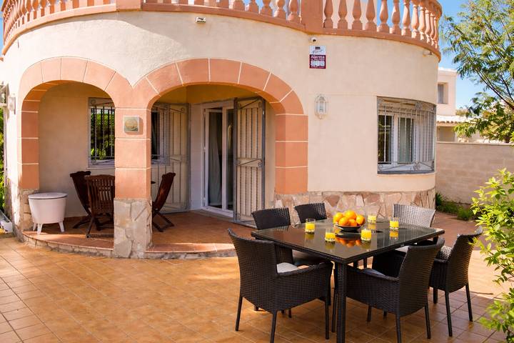 Chalet para 6 personas, con jardín además de piscina y balcón en Safor - 2