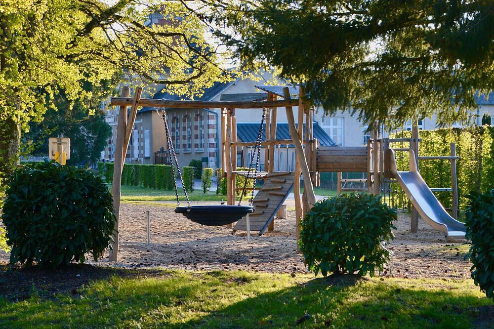 Apartamento entero, Casa histórica escocesa en Cher con jardín y sala de juegos in Aubigny-sur-Nère, Sologne