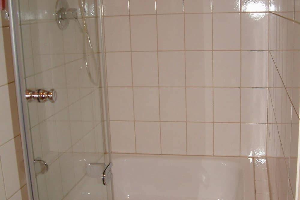 Ganze Wohnung, Ferienwohnung mit kleiner, überdachter Frühstücksterrasse in Absberg, Fränkisches Seenland