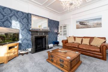 Holiday Rental for 16 People in Llandudno, Conwy region, Photo 1