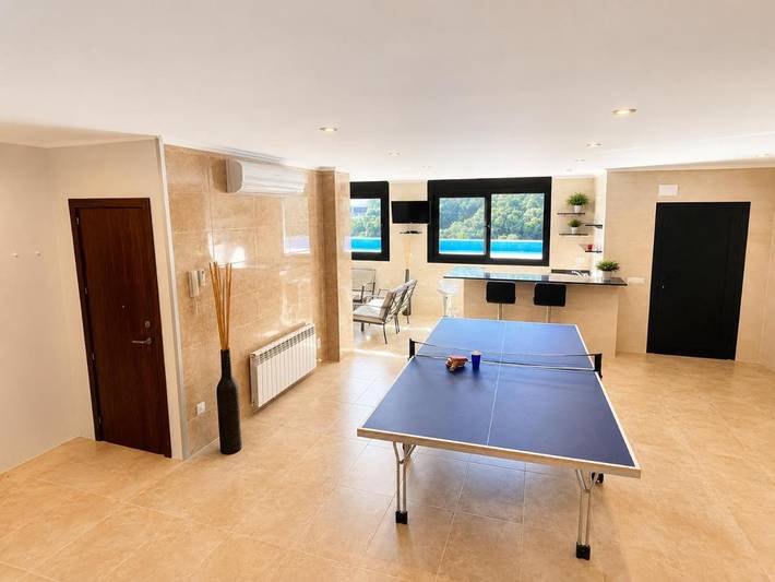 Casa rural para 12 personas, con Jacuzzi y Terraza además de Jardín y Piscina en Santa Susana - 2