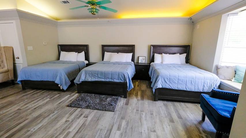 Vacation rental for 16 people, with yard and terrace in North Houston