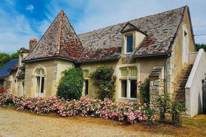 Gîte pour 8 personnes, avec terrasse ainsi que piscine et jardin