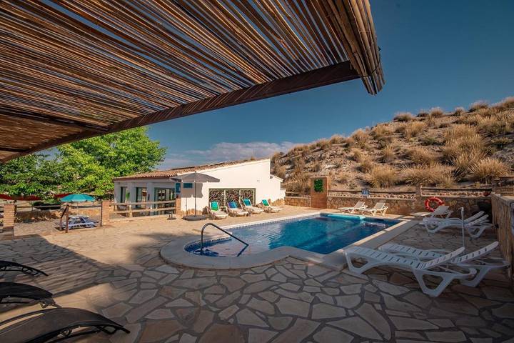Apartamento para 10 personas, con Jacuzzi además de Terraza y Piscina en Galera 
