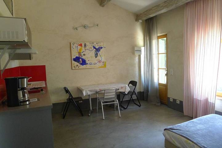 Charmantes Mazet, komplett renoviert, sehr ruhig, im Pinienwald, nahe dem Zentrum in Nîmes, Nimes und Umgebung