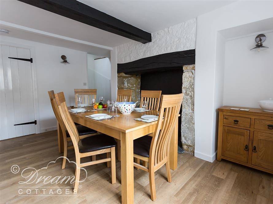Bramble Cottage in Burton Bradstock, Dorset