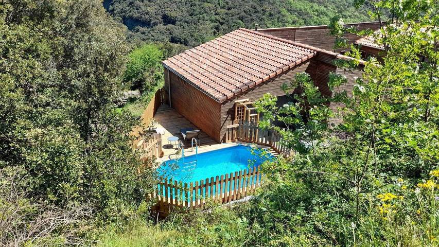 Gîte pour 4 personnes, avec Terrasse et Jardin ainsi que Piscine et Vue
