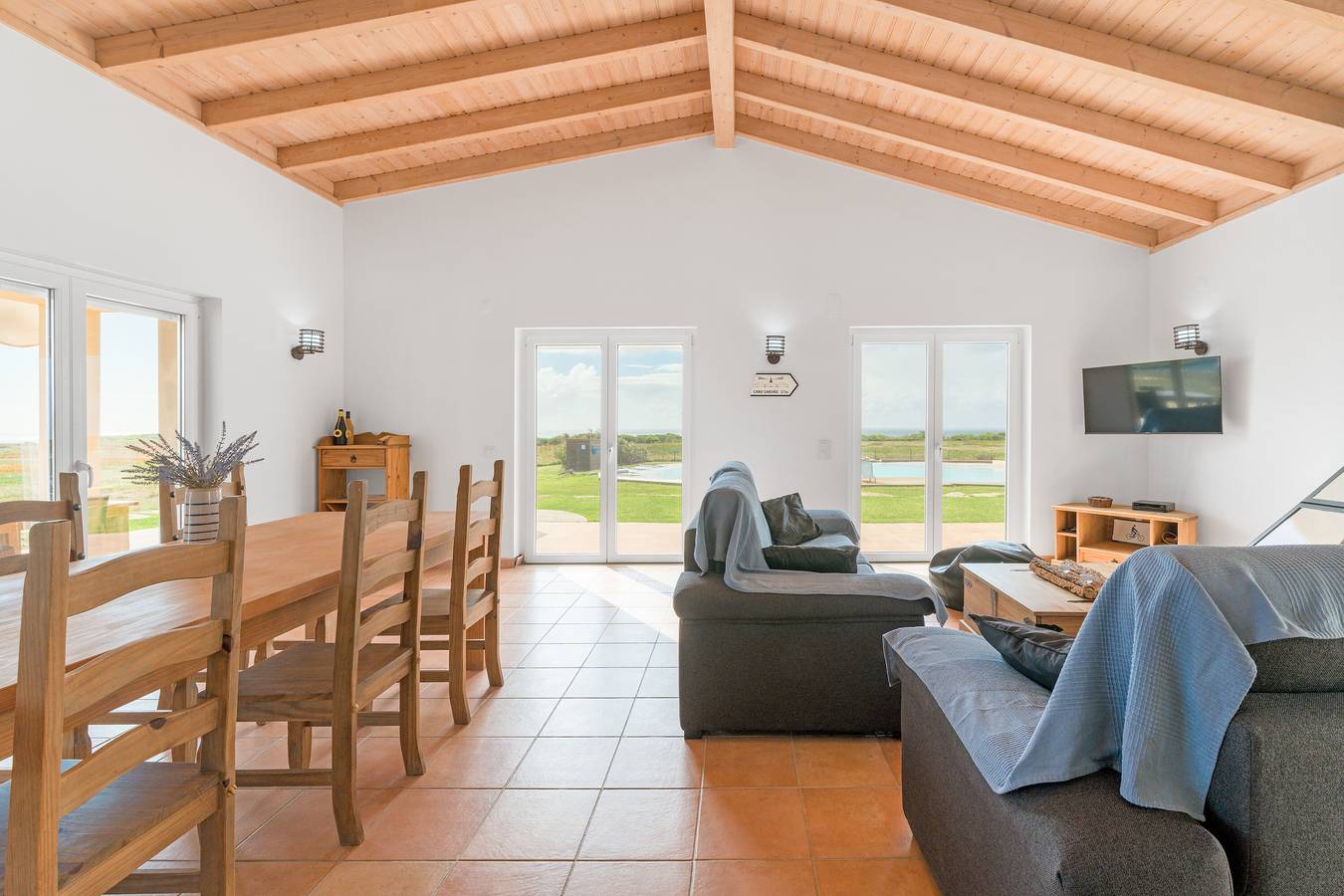 Apartamento 'Flor Do Rosto I' con vistas al lago, piscina compartida y Wi-Fi in São Teotónio, Costa Alentejana