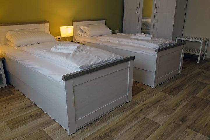 Ganze Wohnung, Idyllische Ferienwohnung Adlerhorst – Bauernhofurlaub & Kaminfeuer in Bahretal, Osterzgebirge