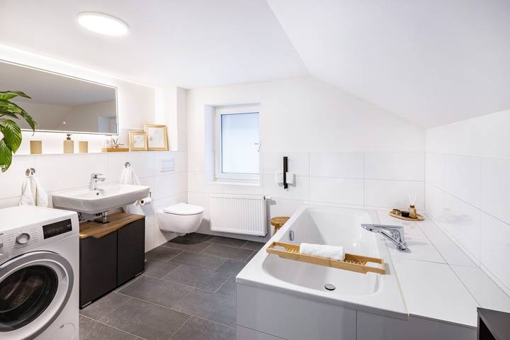 Entire apartment, Apartment 'Luxus  Am Bauhausmuseum' with Private Terrace, Private Garden and Wi-Fi in Dessau, Dessau-Wörlitz Gartenreich