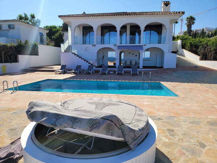 Ferienwohnung für 4 Personen, mit Pool und Garten sowie Whirlpool, kinderfreundlich in Manilva