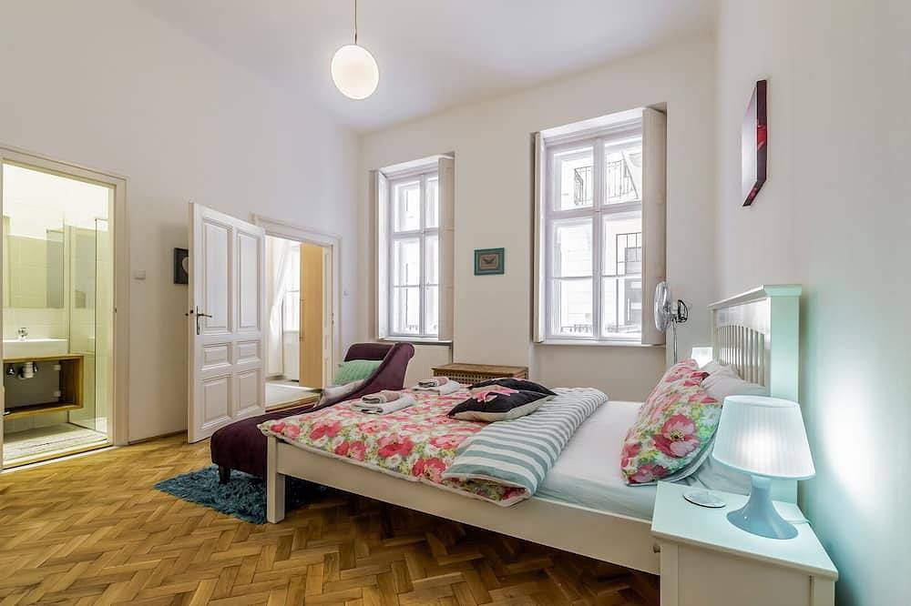 Apartamento entero, Lujoso apartamento de 2 habitaciones y 2 baños, para 6 personas, Budapest Central, Andrassy, Opera in Budapest, Közép-Magyarország