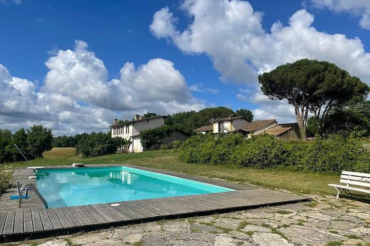 Gîte pour 14 personnes, avec jardin à Baurech