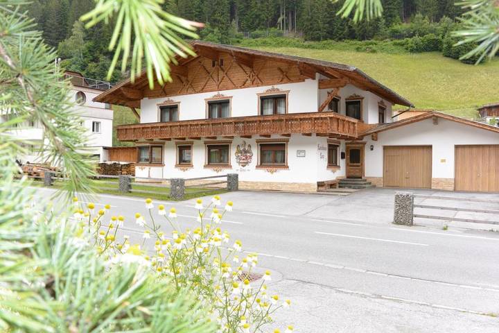 Maison d’hôte pour 3 personnes, avec vue et balcon