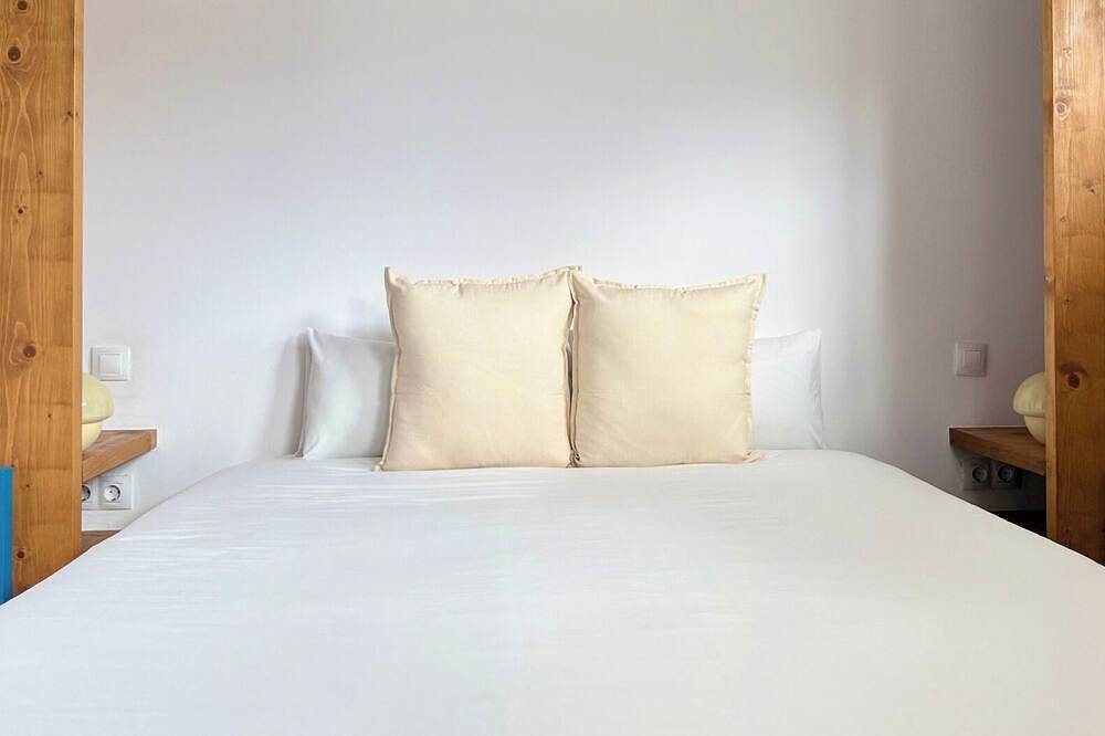 Canaryislandshost l Origen in Famara Beach, Teguise