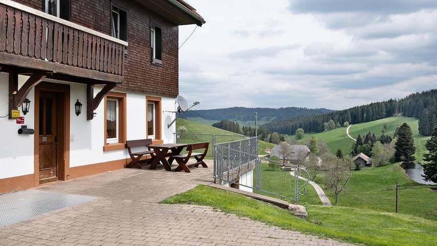 Ferienwohnung für 4 Personen, mit Kinderpool und Garten, kinderfreundlich in Breitnau