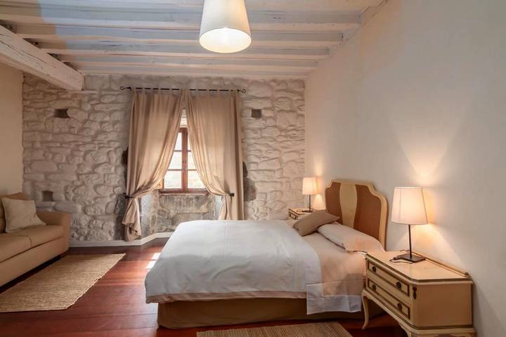 Casa rural para 4 personas, con Terraza y Jardín en Soba