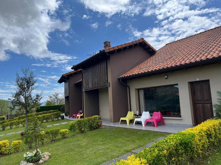 Apartamento para 6 personas, con Terraza además de Jardín y Vistas en Parres