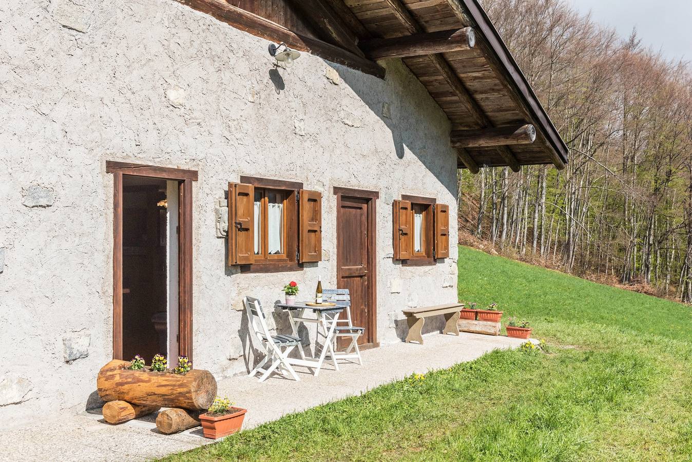 Bellissima casa vacanze "Baita Rustica immersa nel verde" con vista sulle montagne in Roncone, Sella Giudicarie