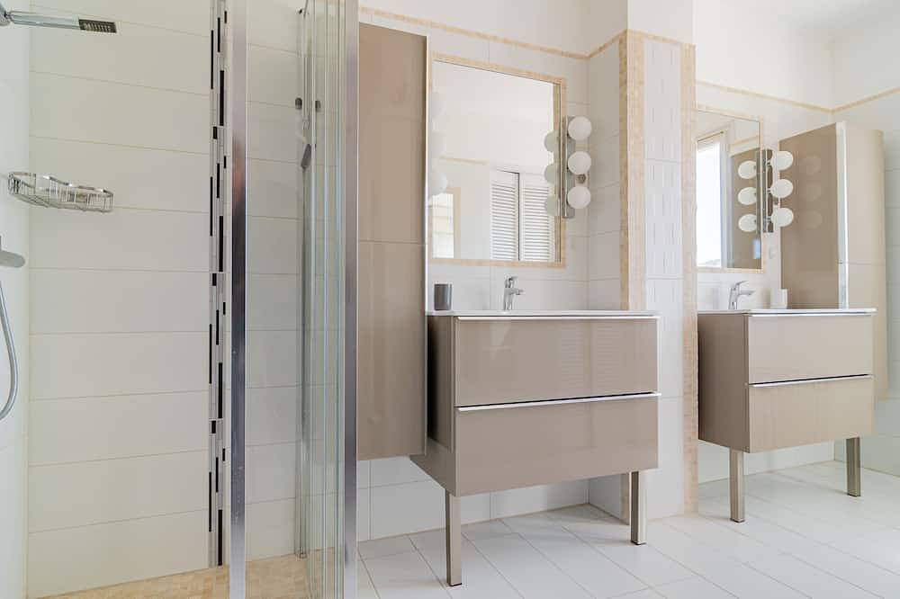 Les Vergers - Villa 8p avec Piscine in Gonfaron, Región Brignoles