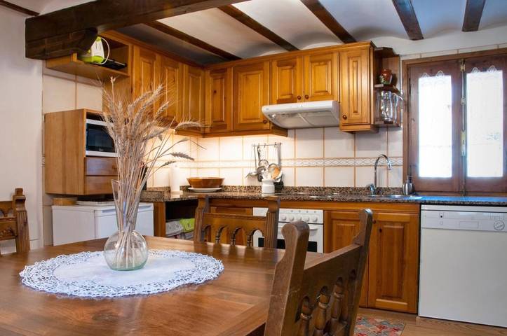 Casa rural para 4 personas, con Balcón y Terraza además de Jardín y Vistas en Cerler - 2
