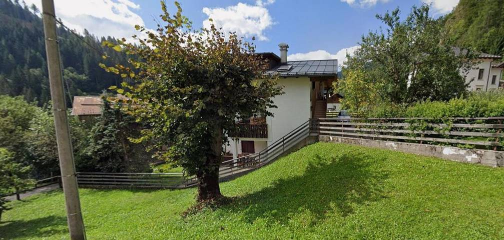 Gîte pour 12 personnes, avec Balcon et Terrasse ainsi que Jardin et Vue