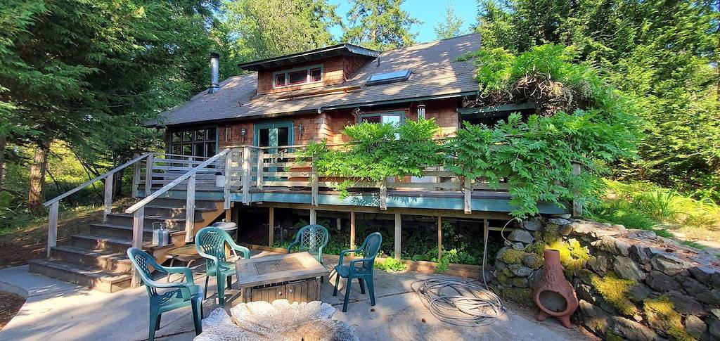 Woods Lake Cottage in San Juan Island