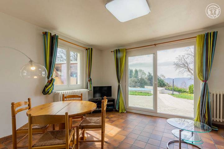 Gîte pour 4 personnes, avec piscine ainsi que terrasse et jardin, animaux acceptés à Trévignin - 2