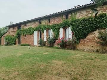 Gîte pour 8 personnes, avec vue ainsi que piscine et jardin à Lézat-sur-Lèze