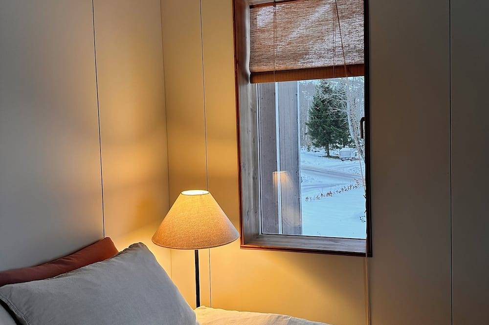 A calm Norwegian home for nature-led stays. in Gloppen