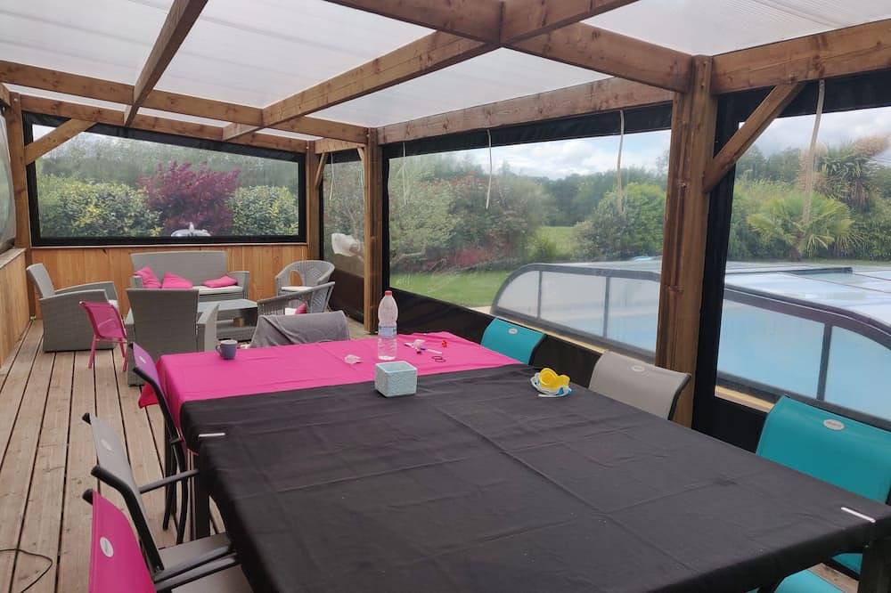 Maison avec piscine proche St Malo /Dinan / Mont St Michel/ Foret de Brocéliande in Irodouër, Région de Rennes