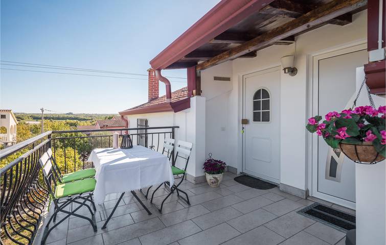 Ferienwohnung für 3 Personen, mit Terrasse in Musalez