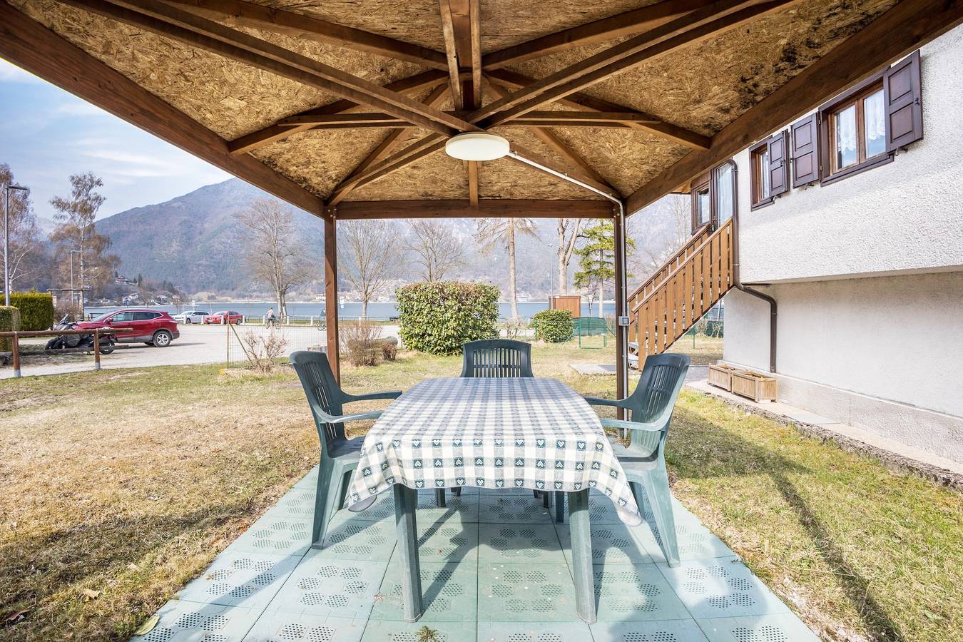 Vakantiehuis "Camilla" met uitzicht op het meer, tuin & Wi-Fi, foto 6
