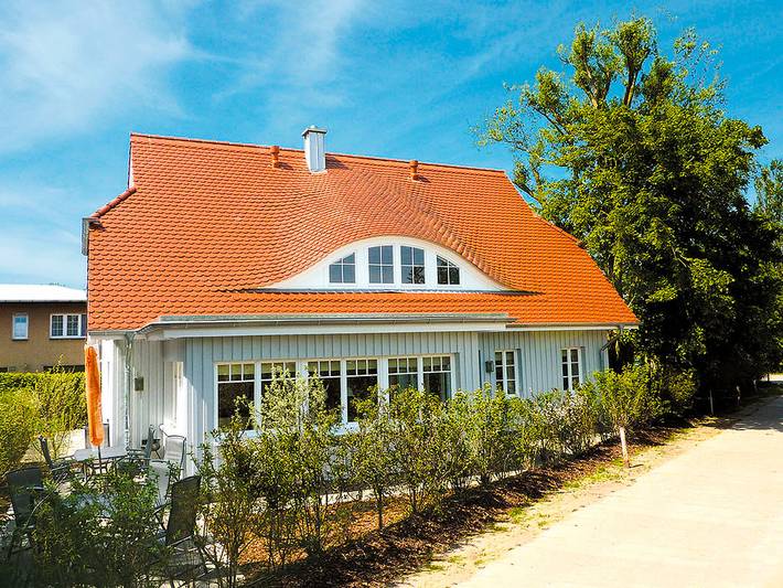Ferienhaus für 10 Personen, mit Terrasse und Garten sowie Sauna in Wustrow