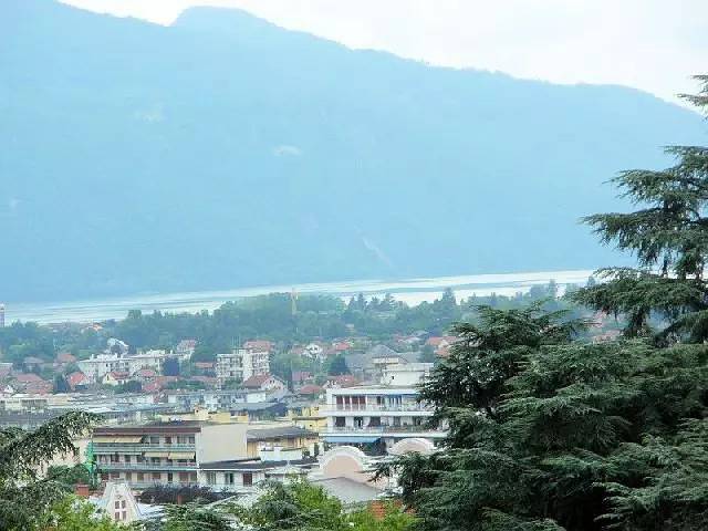 Entire studio, Very quiet for this studio! in Aix-les-Bains, Chambéry region