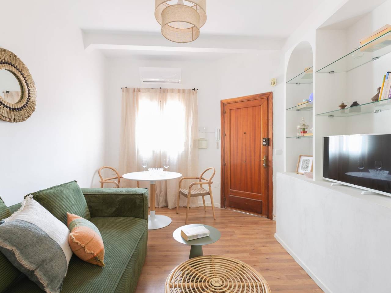 Entire holiday apartment, Central apartment with large terrace in Malaga Centro Historico, Malaga
