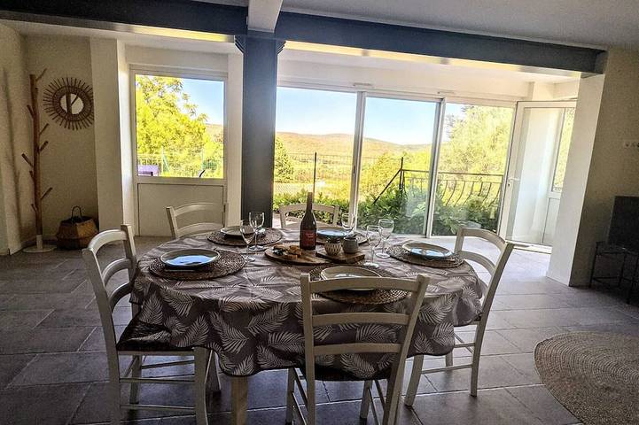 Location de vacances pour 5 personnes, avec terrasse et jardin à Saint-André-de-Roquepertuis