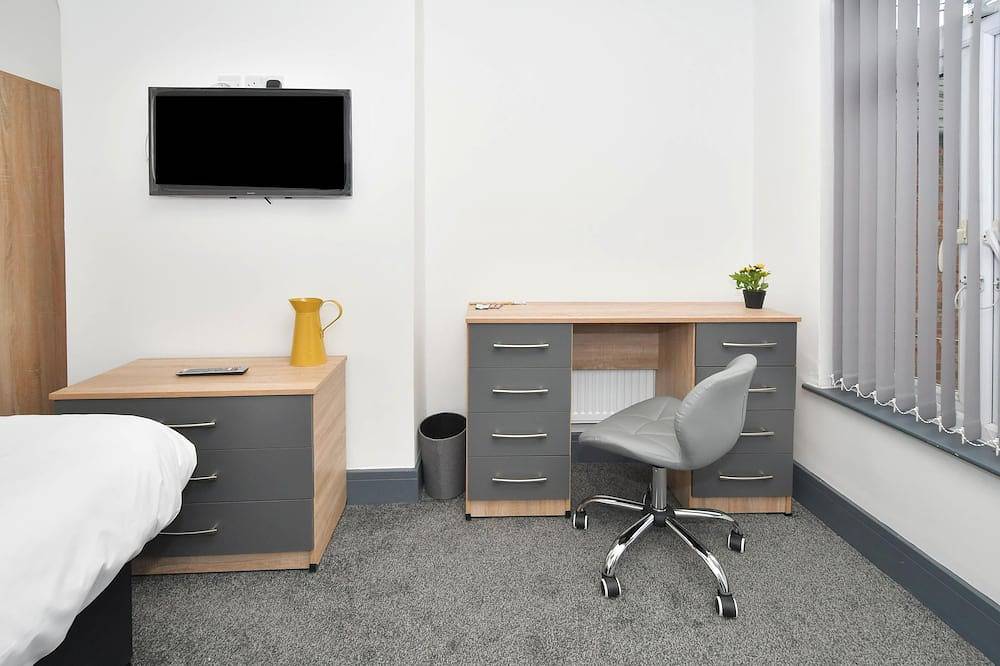 Doppelzimmer-Gemeinsames Badezimmer-with Tv in Crewe, Cheshire East