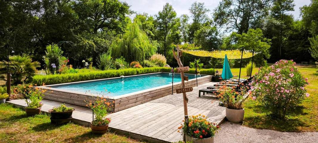 Gîte pour 2 personnes, avec Terrasse et Jardin ainsi que Piscine et Vue à Vic-Fezensac