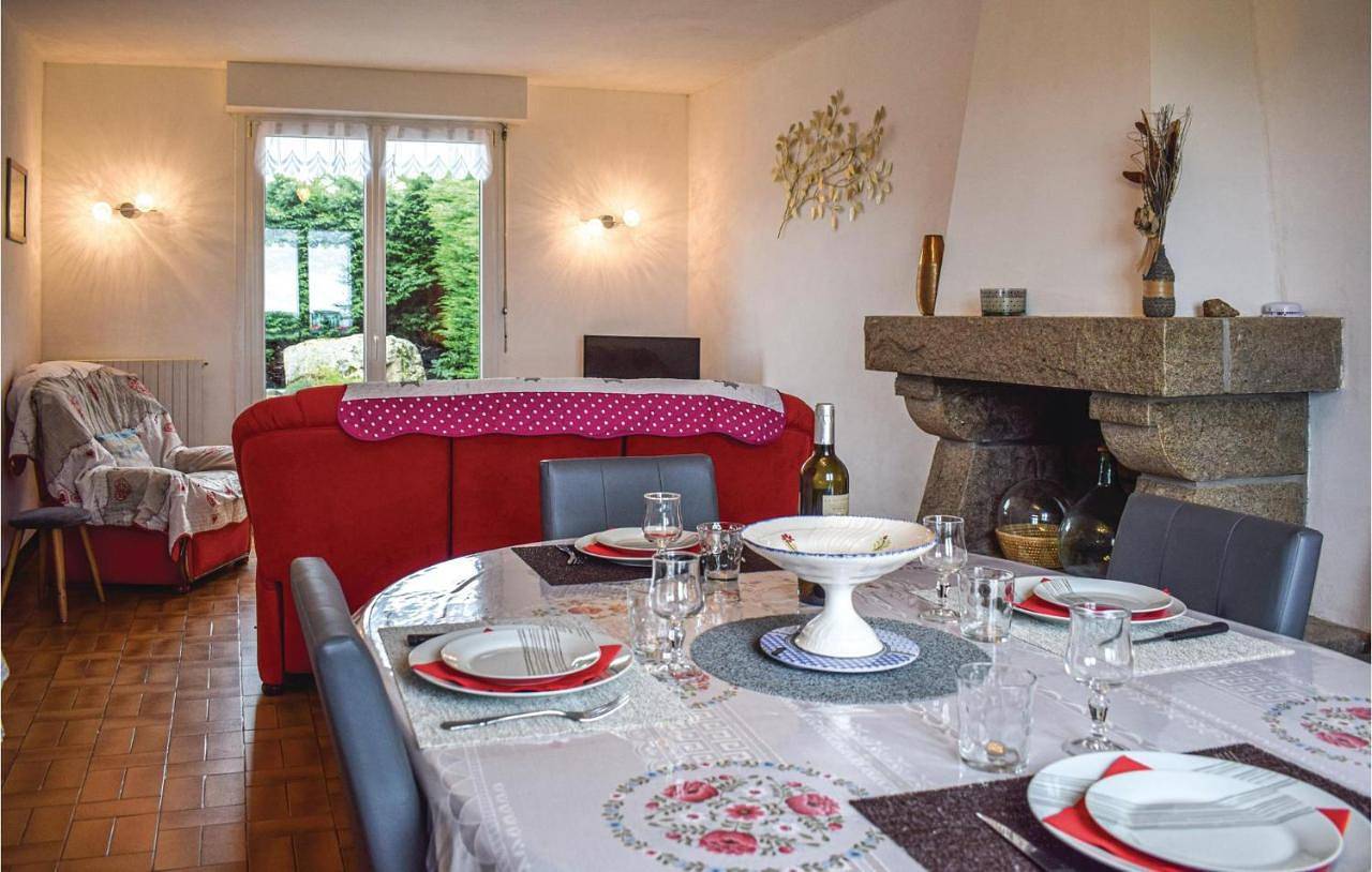3 Bedroom Amazing Home In Kerbors in Kerbors, Côte de Granit Rose