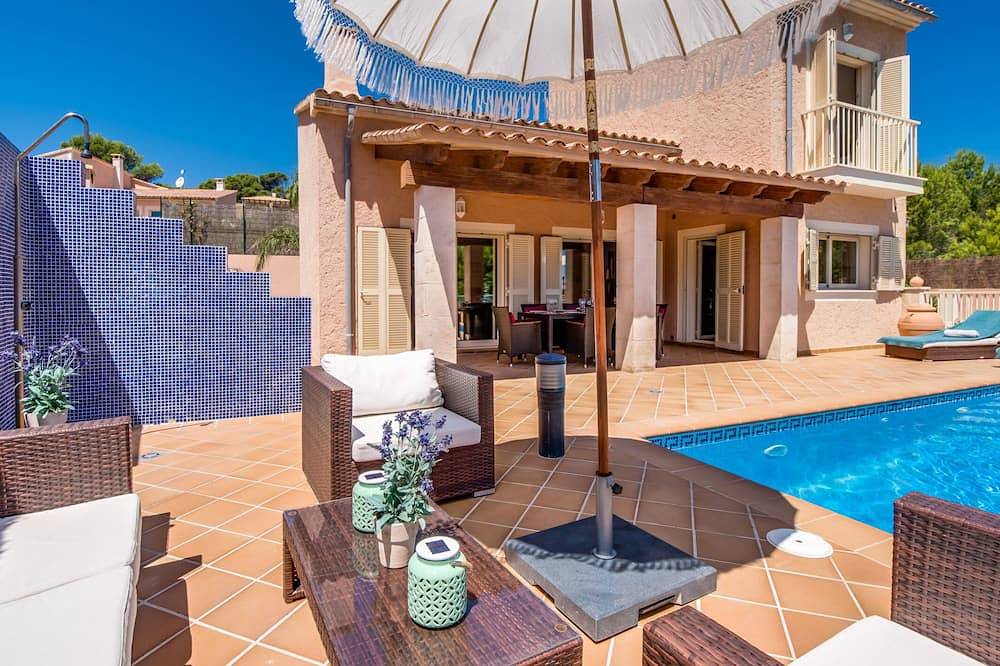 Luxusferienhaus mit Meerblick direkt oberhalb des Strandes von Cala Mesquida in Cala Mesquida, Capdepera