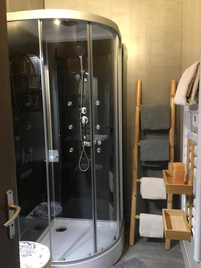 Location de vacances pour 2 personnes, avec Terrasse ainsi que Jardin et Piscine à Souvans - 2