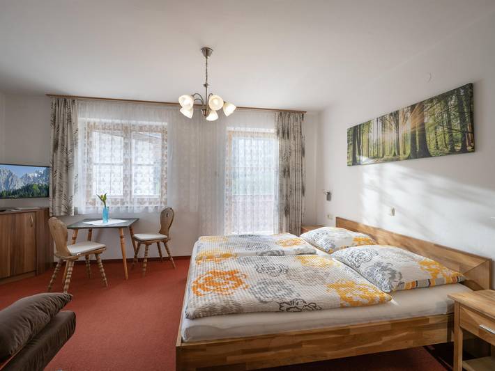 Gîte pour 2 personnes, avec Balcon et Terrasse ainsi que Jardin et Piscine à Walchsee - 4
