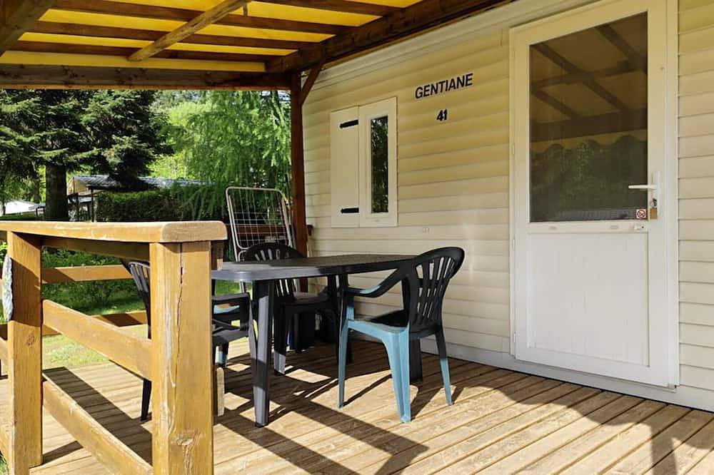 Charming mobile home with terrace - 4 guests in La Tour-d'Auvergne, Volcans d'Auvergne Regional Nature Park